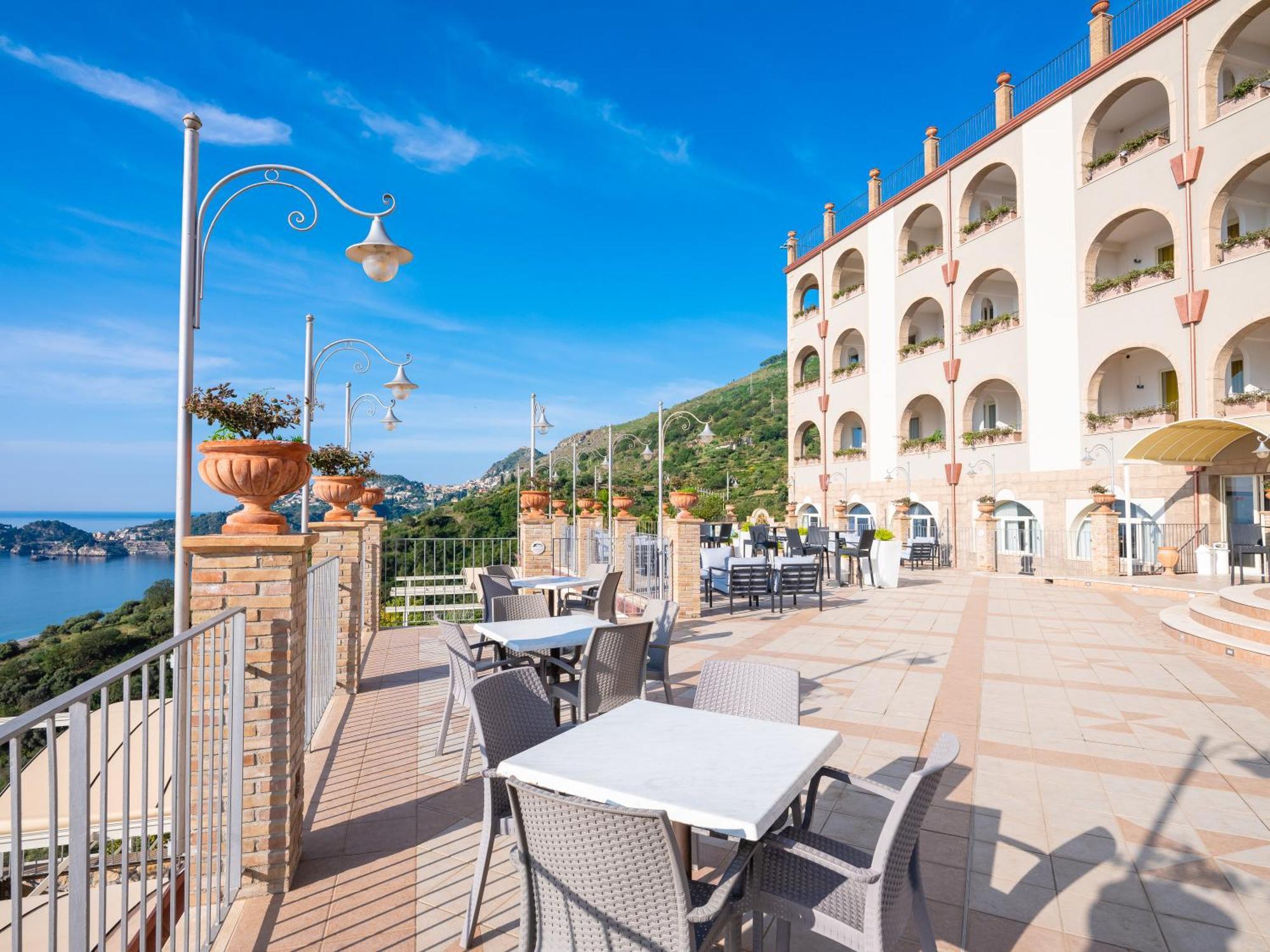 Hotel Olimpo Le Terrazze Letojanni Dış mekan fotoğraf